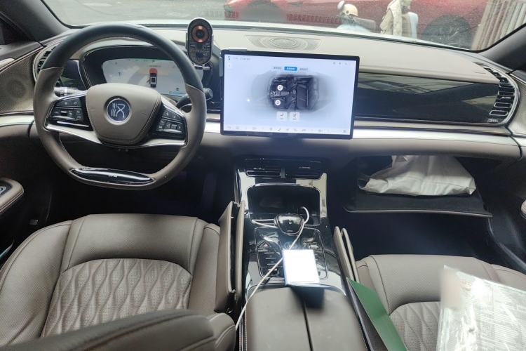 Used BYD Han 2024 DM-i Glory Edition 121KM Prestige Model Center Console