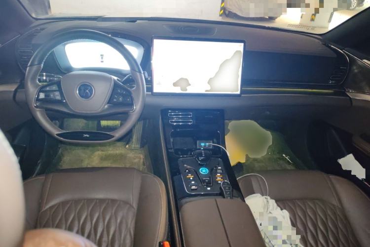 Used BYD Han 2024 EV Glory Edition 605KM Front-Wheel-Drive Premium Model Center Console