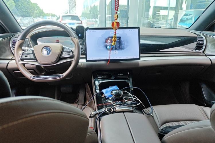 Used BYD Han 2024 DM-i Glory Edition 121KM Prestige Model Center Console