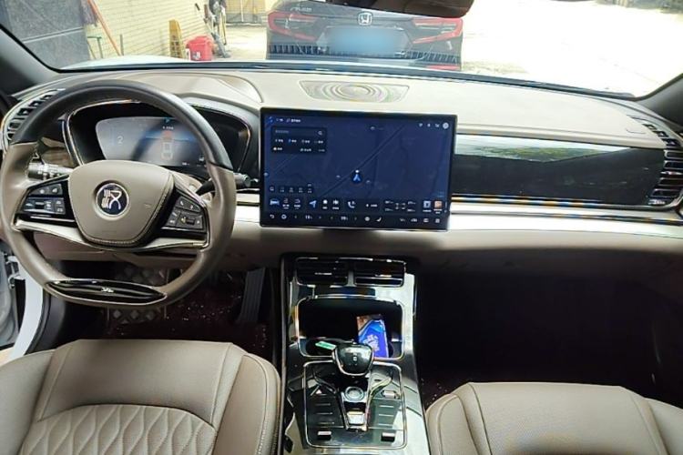 Used BYD Han 2024 EV Glory Edition 506KM Front-Wheel-Drive Premium Model Center Console