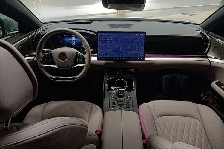 Used BYD Han 2024 EV Glory Edition 605KM Front-Wheel-Drive Premium Model Center Console