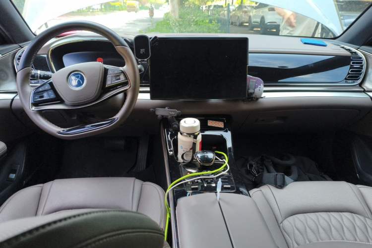 Used BYD Han 2024 DM-i Glory Edition 121KM Elite Model Center Console