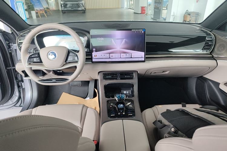 Used BYD Han 2024 DM-i Glory Edition 200KM Flagship Model Center Console
