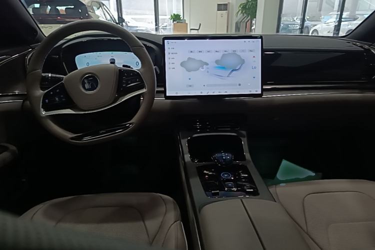 Used BYD Han 2024 EV Glory Edition 610 km All-Wheel Drive "Tian Shen Zhi Jia" Intelligent Driving Model Center Console