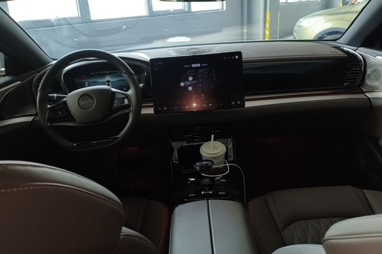 Used BYD Han 2024 DM-i Glory Edition 121KM Prestige Model Center Console