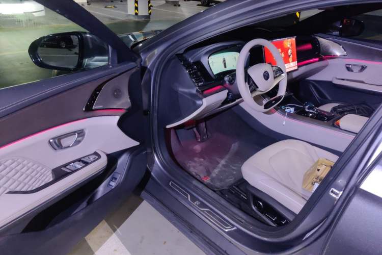 Used BYD Han 2024 EV Glory Edition 610 km All-Wheel Drive "Tian Shen Zhi Jia" Intelligent Driving Model Driver Seat