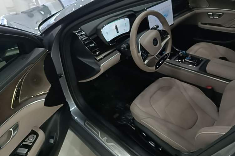 Used BYD Han 2024 EV Glory Edition 610 km All-Wheel Drive "Tian Shen Zhi Jia" Intelligent Driving Model Driver Seat