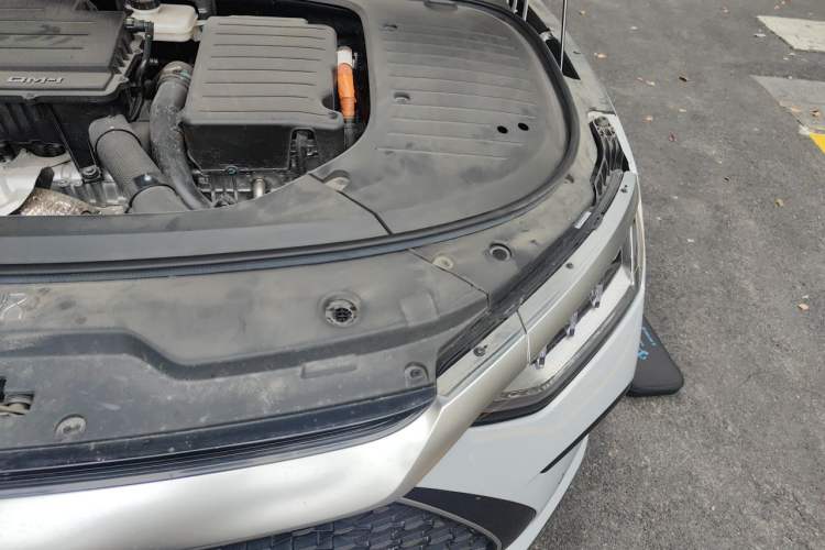 Used BYD Han 2024 DM-i Glory Edition 121KM Prestige Model Engine Bay Left