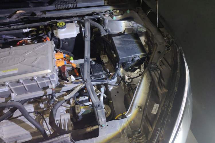Used BYD Han 2024 EV Glory Edition 610 km All-Wheel Drive "Tian Shen Zhi Jia" Intelligent Driving Model Engine Bay Left