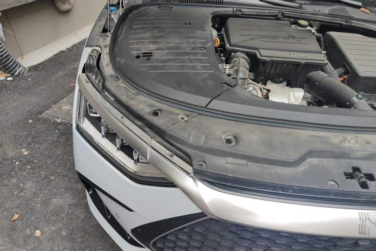 Used BYD Han 2024 DM-i Glory Edition 121KM Prestige Model Engine Bay Right