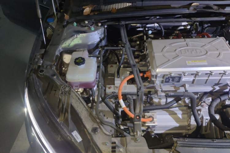 Used BYD Han 2024 EV Glory Edition 610 km All-Wheel Drive "Tian Shen Zhi Jia" Intelligent Driving Model Engine Bay Right