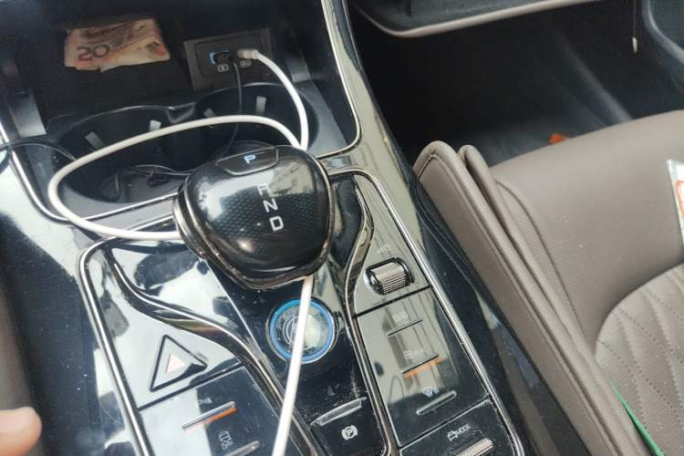 Used BYD Han 2024 DM-i Glory Edition 121KM Prestige Model Gear Lever
