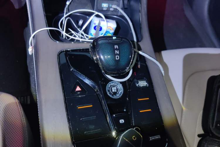 Used BYD Han 2024 EV Glory Edition 610 km All-Wheel Drive "Tian Shen Zhi Jia" Intelligent Driving Model Gear Lever