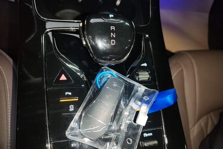 Used BYD Han 2024 DM-i Glory Edition 121KM Prestige Model Gear Lever