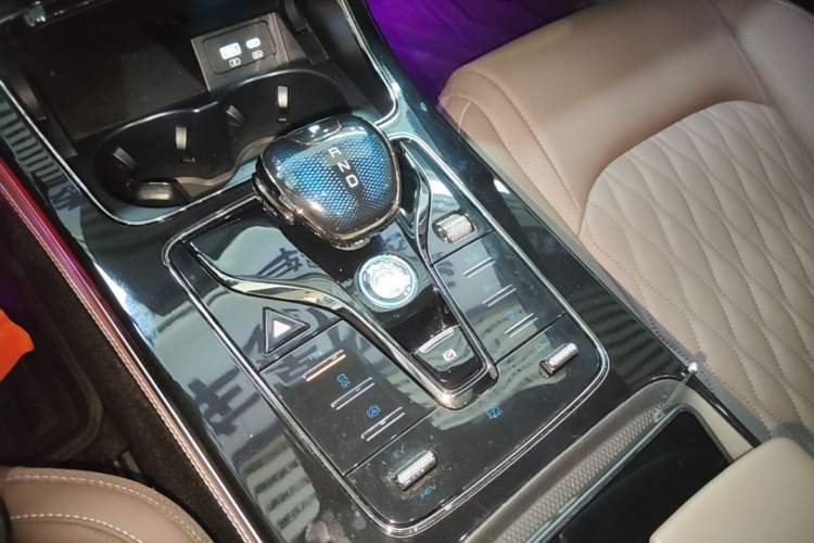 Used BYD Han 2024 DM-i Glory Edition 121KM Prestige Model Gear Lever
