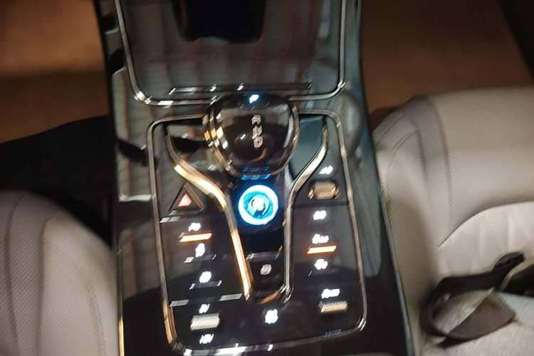 Used BYD Han 2024 DM-i Glory Edition 121KM Prestige Model Gear Lever
