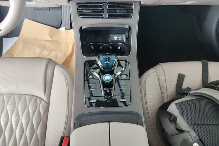 Used BYD Han 2024 DM-i Glory Edition 200KM Flagship Model Gear Lever
