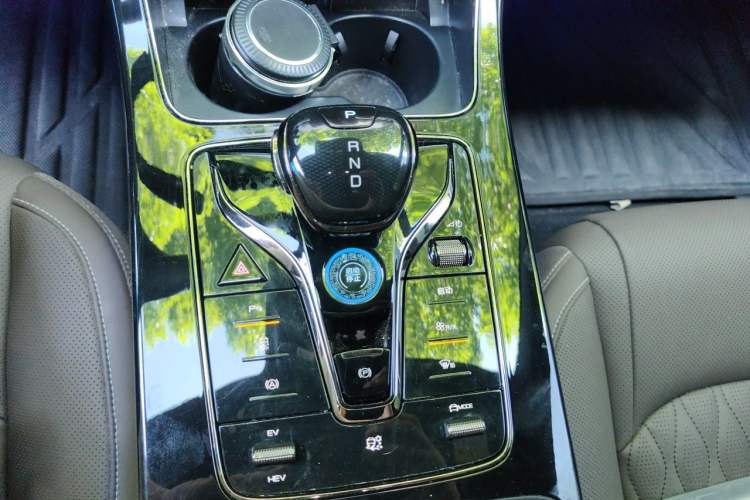 Used BYD Han 2024 DM-i Glory Edition 121KM Prestige Model Gear Lever