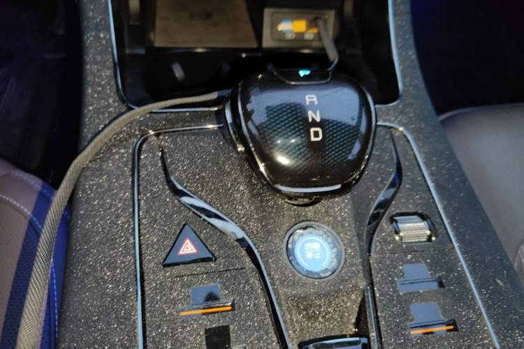 Used BYD Han 2024 DM-i Glory Edition 121KM Elite Model Gear Lever
