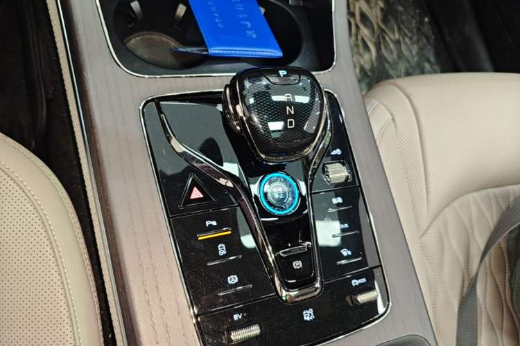 Used BYD Han 2024 DM-i Glory Edition 121KM Premium Model Gear Lever