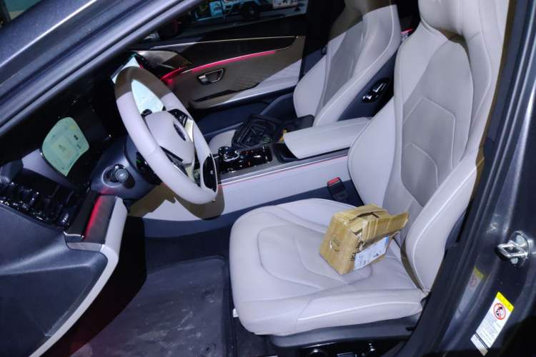 Used BYD Han 2024 EV Glory Edition 610 km All-Wheel Drive "Tian Shen Zhi Jia" Intelligent Driving Model Left Front Seat