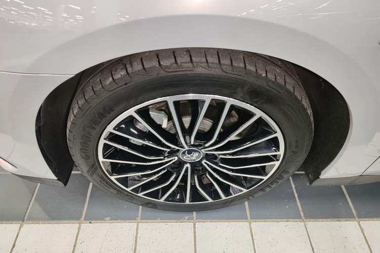 Used BYD Han 2024 DM-i Glory Edition 121KM Prestige Model Left Front Wheel Hub