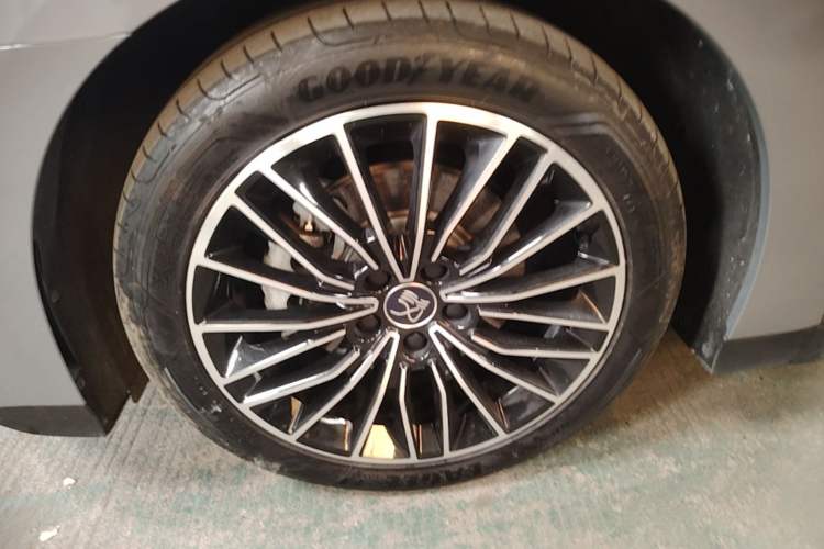 Used BYD Han 2024 DM-i Glory Edition 121KM Prestige Model Left Front Wheel Hub