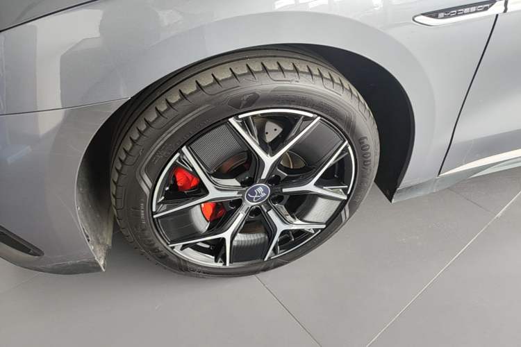 Used BYD Han 2024 DM-i Glory Edition 200KM Flagship Model Left Front Wheel Hub