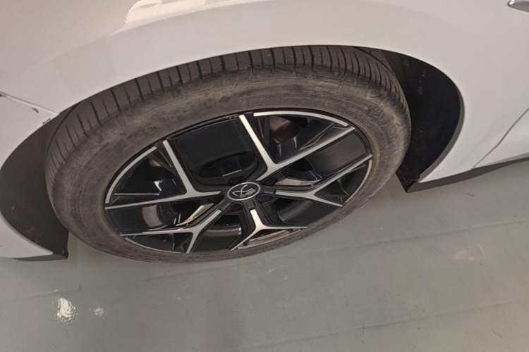 Used BYD Han 2024 EV Glory Edition 605KM Front-Wheel-Drive Premium Model Left Front Wheel Hub