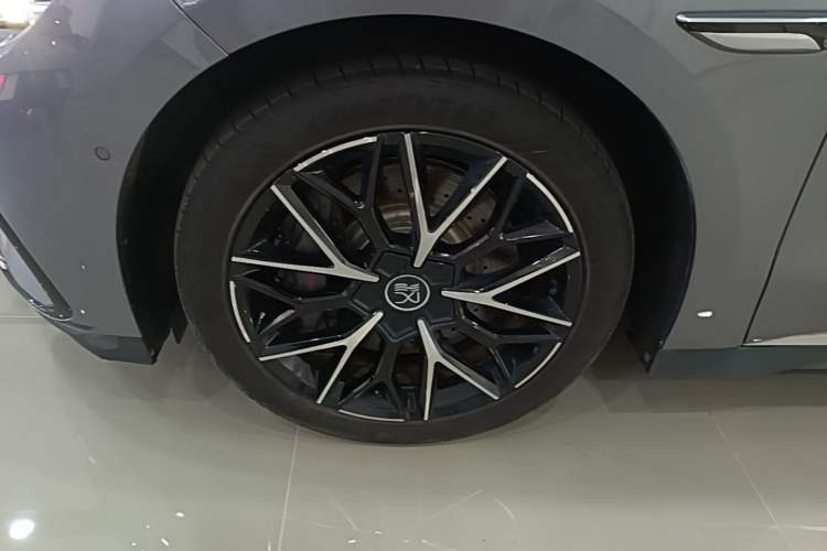 Used BYD Han 2024 EV Glory Edition 610 km All-Wheel Drive "Tian Shen Zhi Jia" Intelligent Driving Model Left Front Wheel Hub