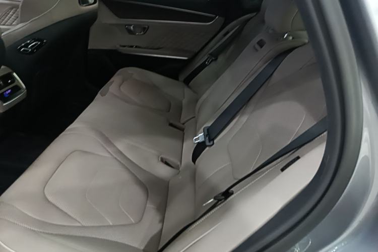 Used BYD Han 2024 EV Glory Edition 610 km All-Wheel Drive "Tian Shen Zhi Jia" Intelligent Driving Model Left Rear Seat