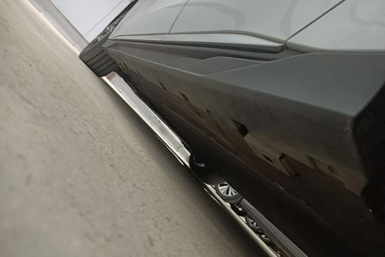 Used BYD Han 2024 EV Glory Edition 605KM Front-Wheel-Drive Premium Model Left Side Sill