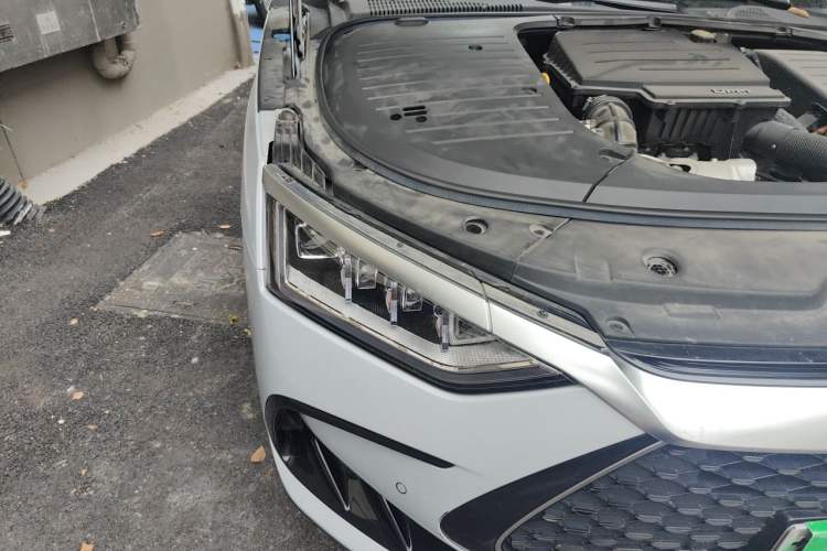 Used BYD Han 2024 DM-i Glory Edition 121KM Prestige Model Right Front Headlight