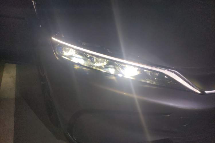 Used BYD Han 2024 EV Glory Edition 610 km All-Wheel Drive "Tian Shen Zhi Jia" Intelligent Driving Model Right Front Headlight