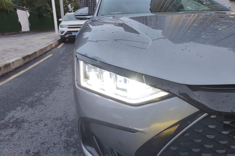Used BYD Han 2024 DM-i Glory Edition 121KM Elite Model Right Front Headlight