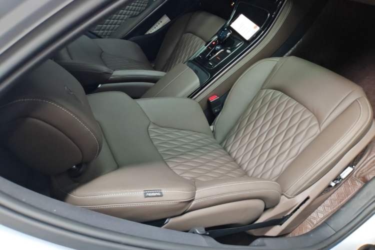 Used BYD Han 2024 DM-i Glory Edition 121KM Elite Model Right Front Seat