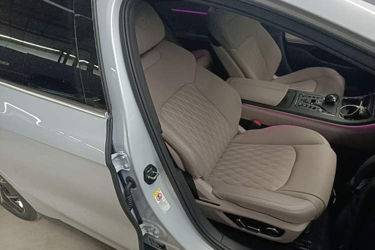 Used BYD Han 2024 EV Glory Edition 605KM Front-Wheel-Drive Premium Model Right Front Seat