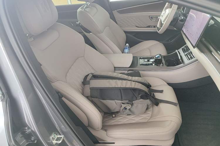 Used BYD Han 2024 DM-i Glory Edition 200KM Flagship Model Right Front Seat