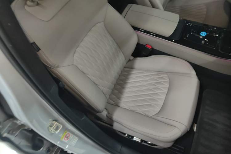 Used BYD Han 2024 EV Glory Edition 605KM Front-Wheel-Drive Premium Model Right Front Seat