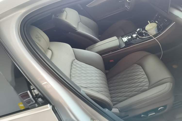 Used BYD Han 2024 DM-i Glory Edition 121KM Prestige Model Right Front Seat