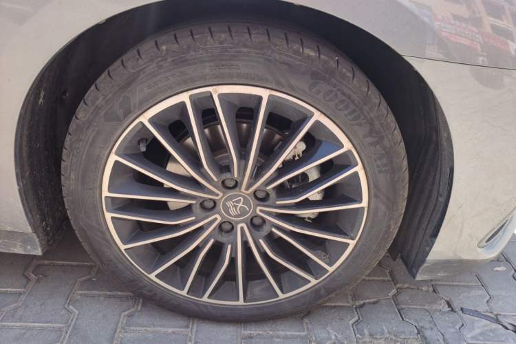 Used BYD Han 2024 DM-i Glory Edition 121KM Premium Model Right Front Wheel Hub