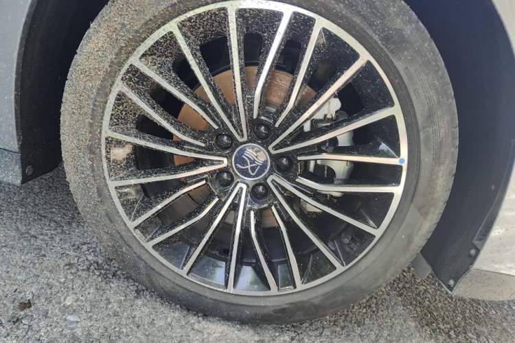 Used BYD Han 2024 DM-i Glory Edition 121KM Prestige Model Right Front Wheel Hub
