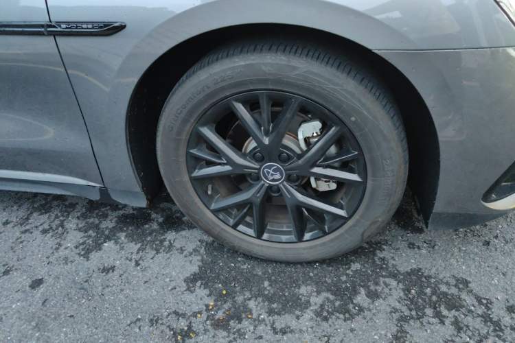 Used BYD Han 2024 DM-i Glory Edition 121KM Elite Model Right Front Wheel Hub