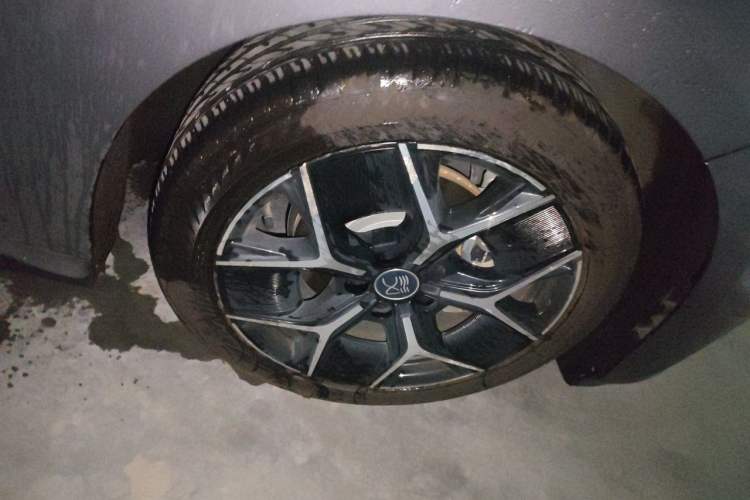 Used BYD Han 2024 EV Glory Edition 605KM Front-Wheel-Drive Premium Model Right Front Wheel Hub