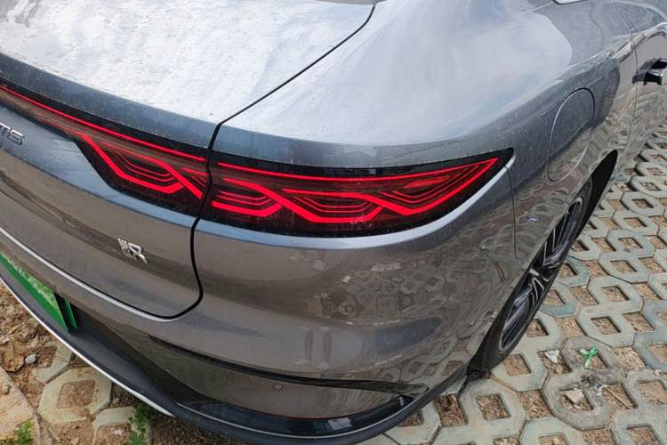 Used BYD Han 2024 DM-i Glory Edition 121KM Premium Model Right Rear Taillight