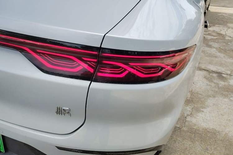 Used BYD Han 2024 EV Glory Edition 506KM Front-Wheel-Drive Premium Model Right Rear Taillight