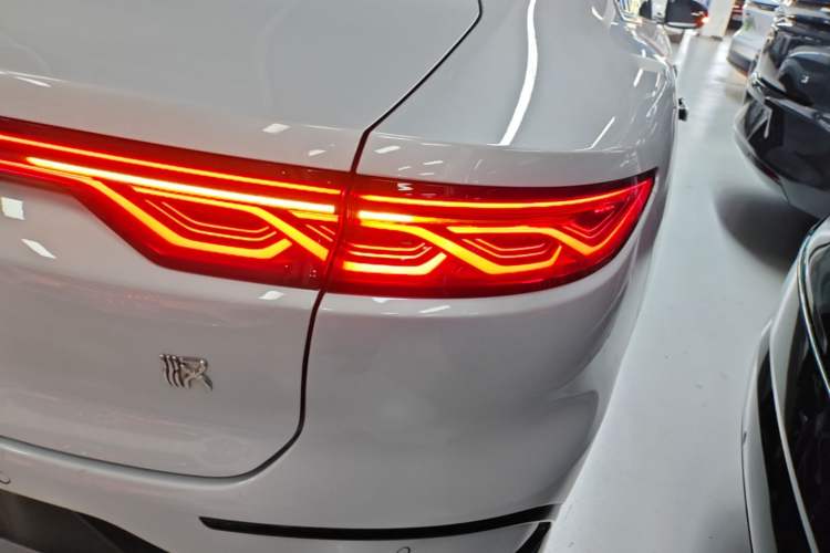 Used BYD Han 2024 DM-i Glory Edition 121KM Elite Model Right Rear Taillight