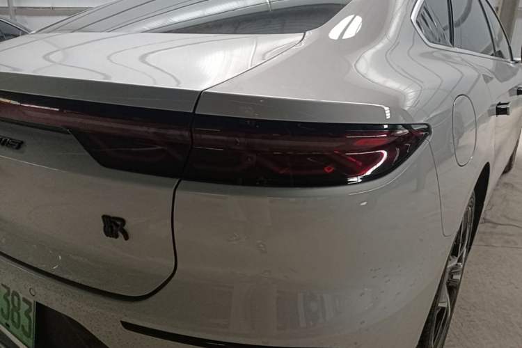 Used BYD Han 2024 EV Glory Edition 605KM Front-Wheel-Drive Premium Model Right Rear Taillight