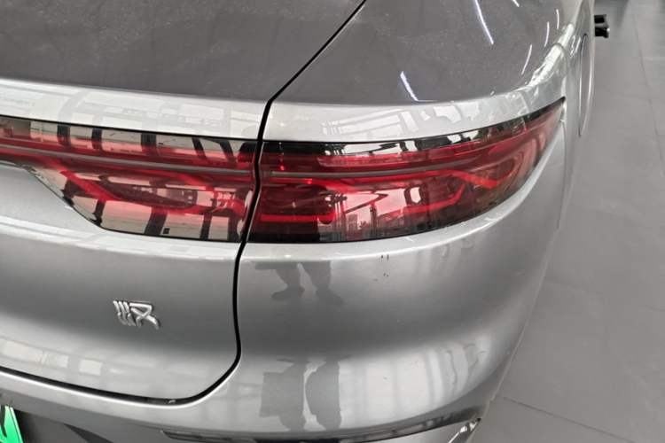 Used BYD Han 2024 EV Glory Edition 506KM Front-Wheel-Drive Premium Model Right Rear Taillight
