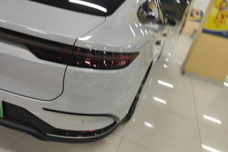 Used BYD Han 2024 EV Glory Edition 605KM Front-Wheel-Drive Premium Model Right Rear Taillight